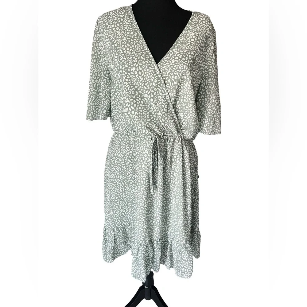 Chic Patterned Wrap Mini Dress - Picture 1 of 6